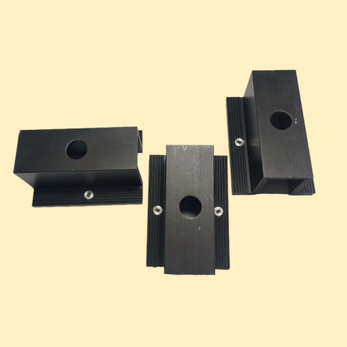 Middle clamp with pin - black